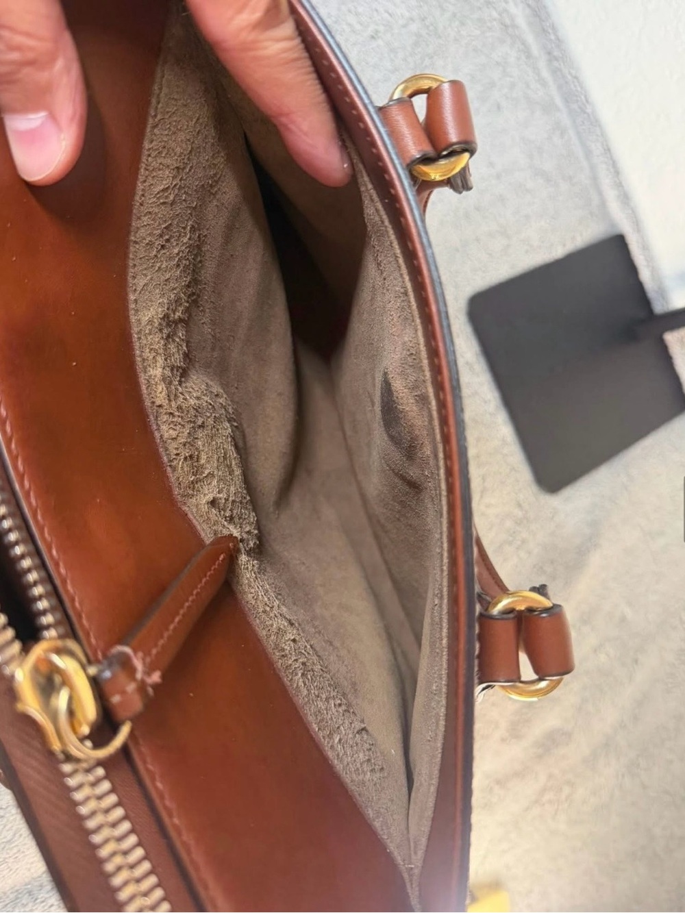 Gucci Supreme Zip Top Tote - Picture 7 of 16